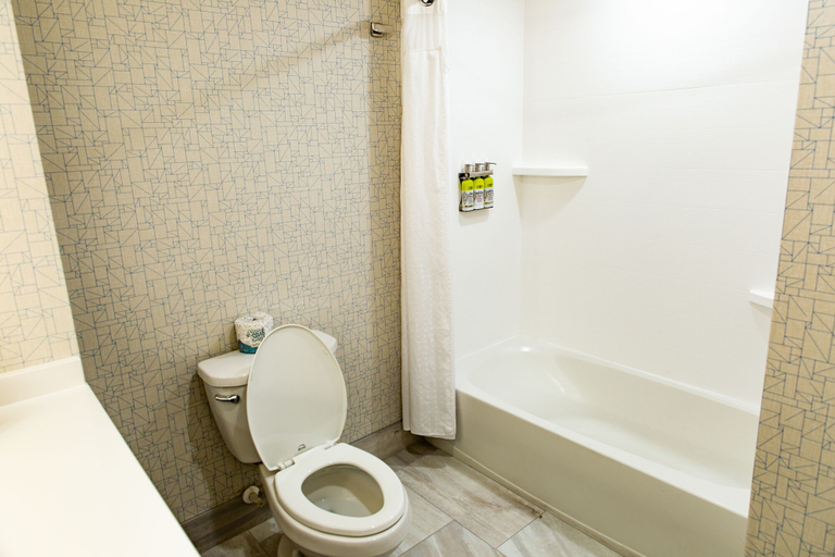 Bathroom 4, Holiday Inn Express COLUMBUS - DUBLIN by IHG, Franklin