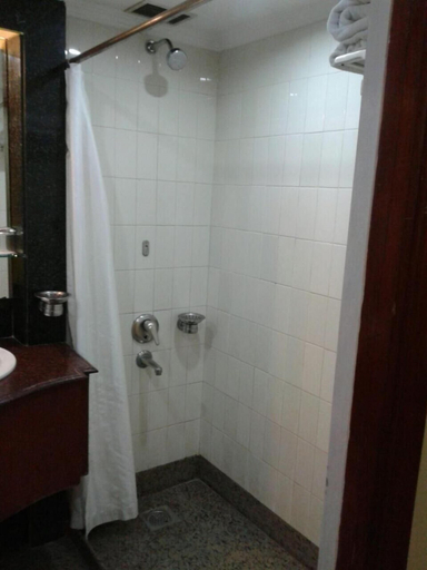 Bathroom 5, Hotel Ritz Plaza, Amritsar