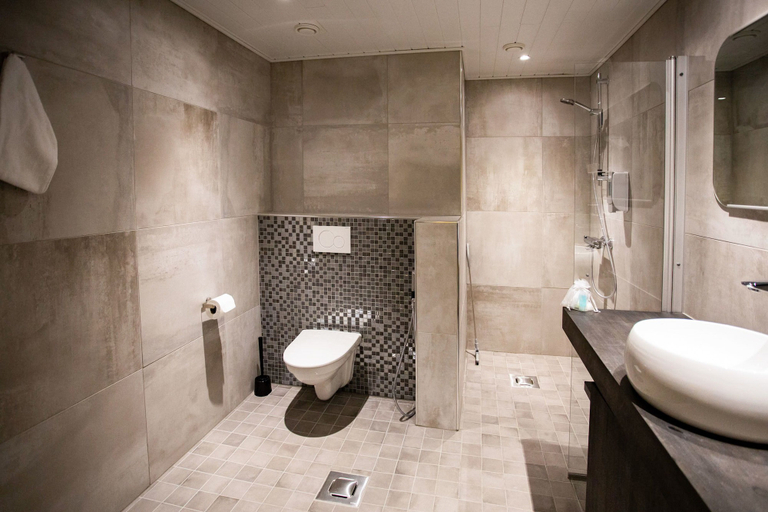 Bathroom 5, Hotel Vanha Rauma, Satakunta
