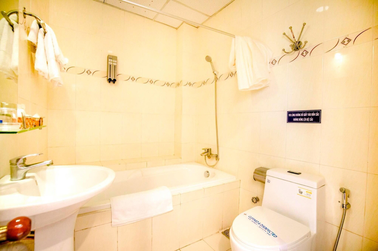 Bathroom 4, Y Linh Hotel, Qui Nhơn