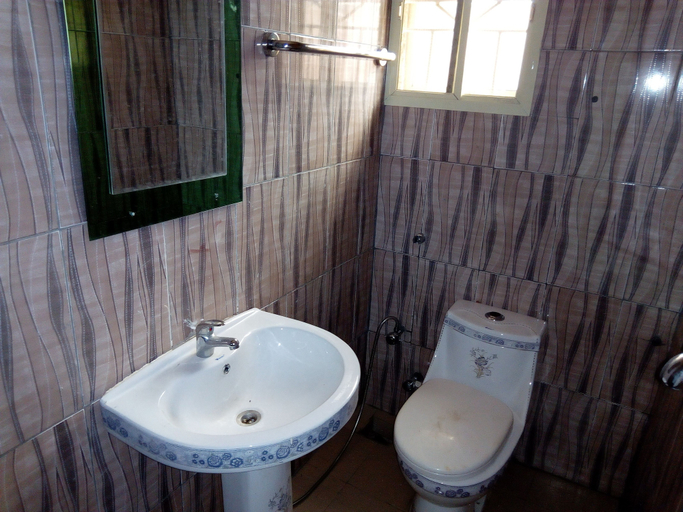 Bathroom, Ekulu Greens Classic Suites, Enugu North