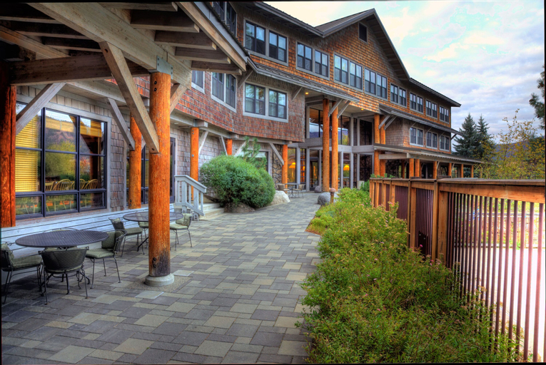 Exterior & Views