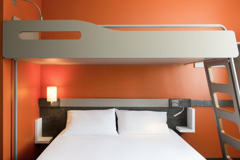 Bedroom 3, ibis budget Airport Lyon Saint-Exupery, Rhône