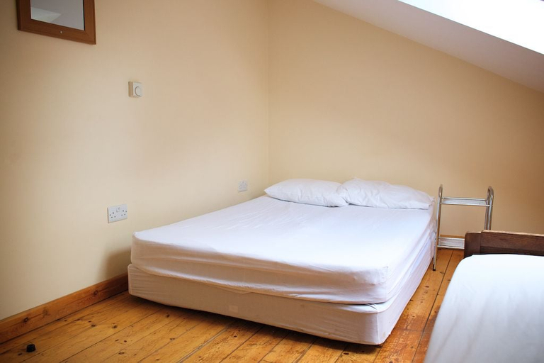 Bedroom 2, Gilfach Wen Barn, Carmarthenshire