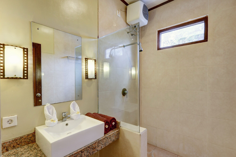Bathroom 5, Nipuri Hotel, Badung