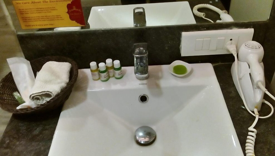Bathroom 3, Hotel Grande 51, Thane