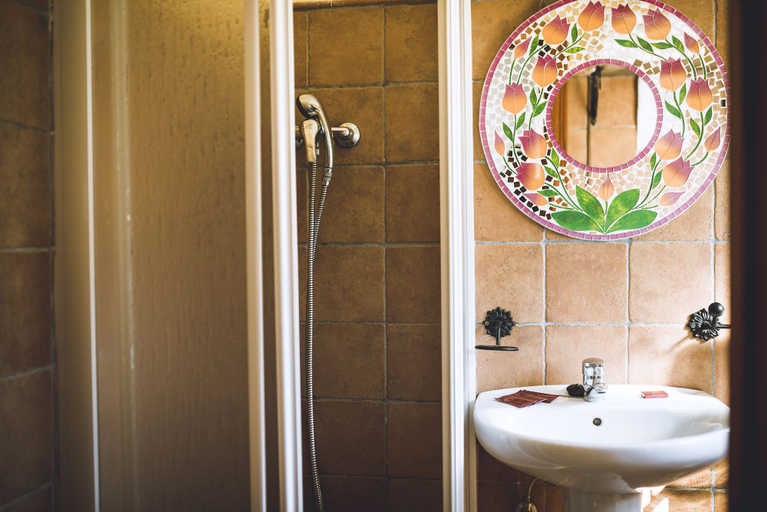 Bathroom 3, El Rancho, Cádiz