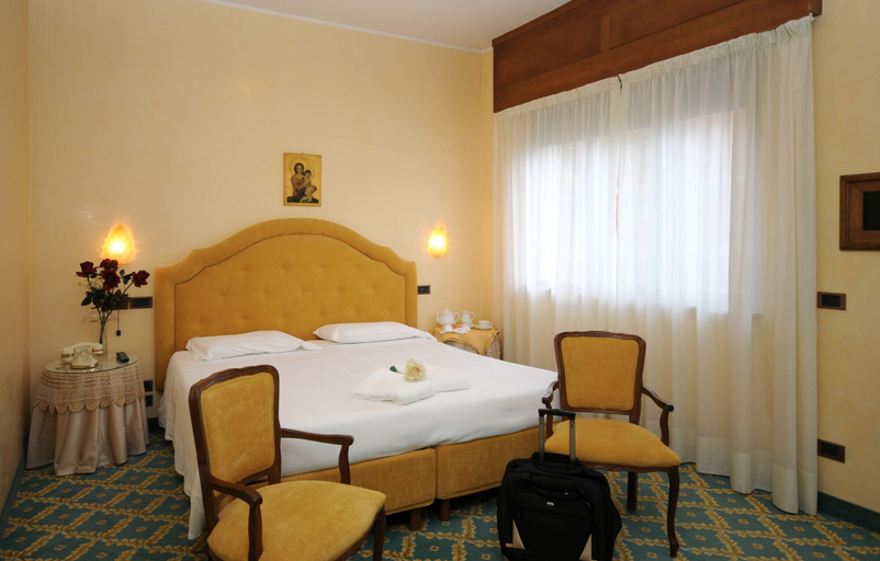 Bedroom 3, Grand Hotel Excelsior, Siena