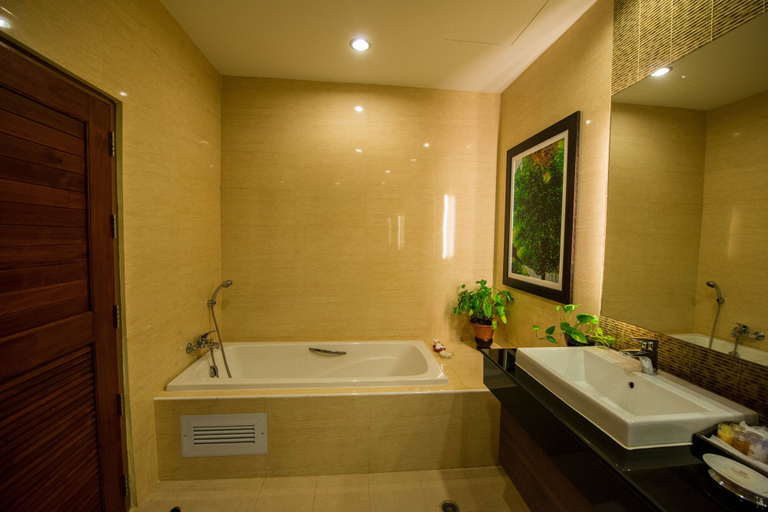 Bathroom 5, The Pannarai Hotel, Muang Udon Thani