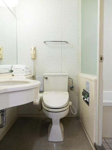 Bathroom 5, Ariston Hotel Kobe, Kobe