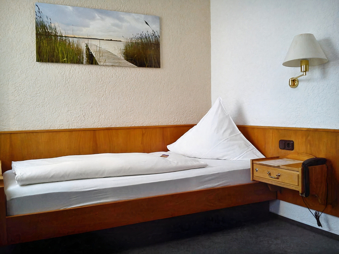 Bedroom 2, Hotel Burg Breuberg, Odenwaldkreis
