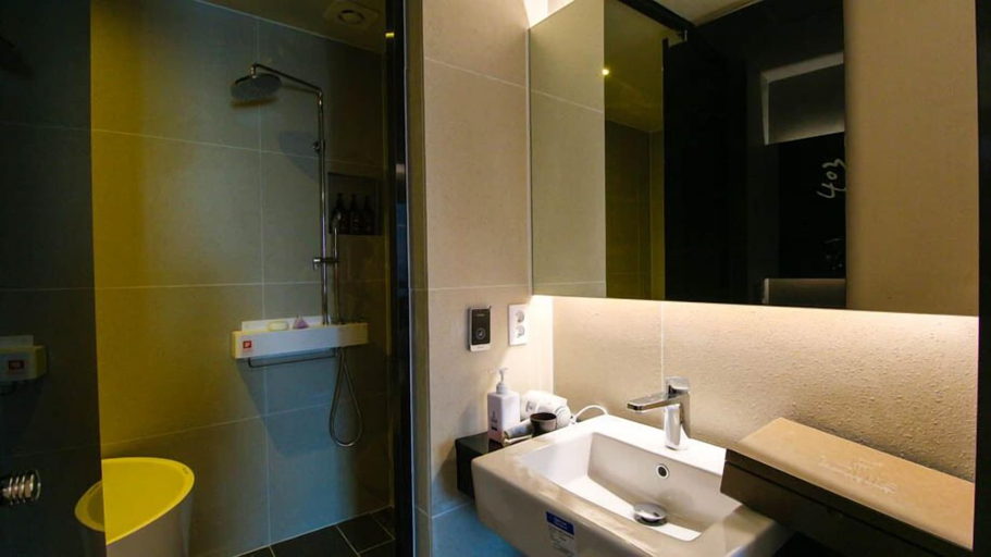 Bathroom 4, Louis Boutique Hotel, Jinhae