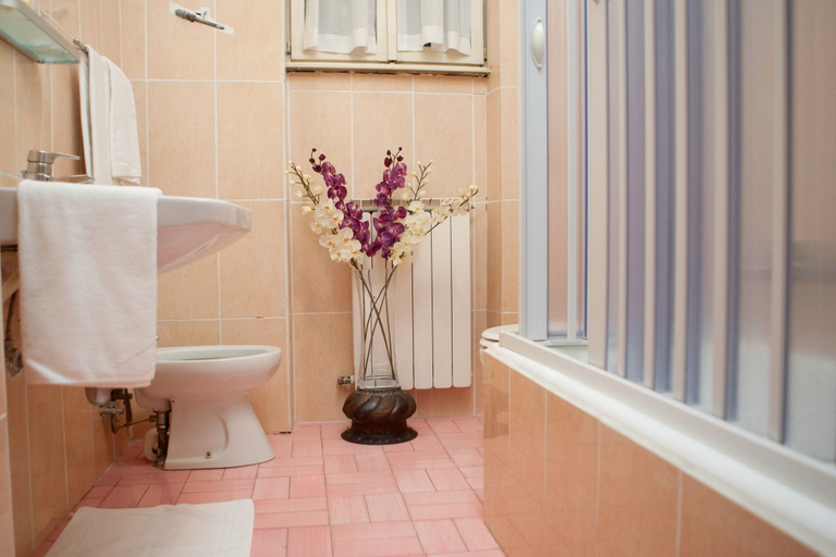 Bathroom, Attico dei Pini, Rome
