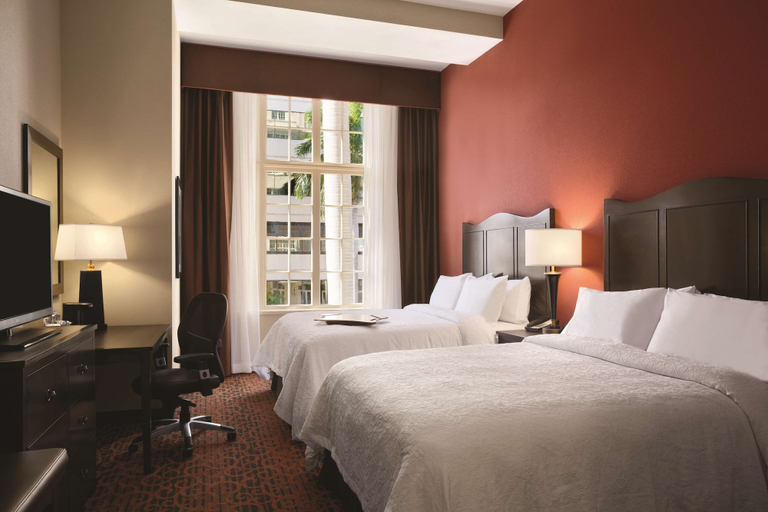 Bedroom 3, Hampton Inn & Suites Bradenton Downtown Historic District, Manatee