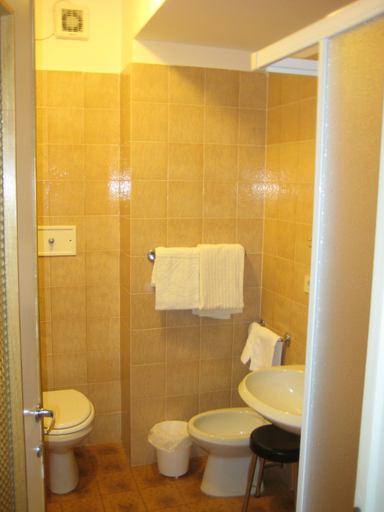 Bathroom 3, Albergo Riva, Varese