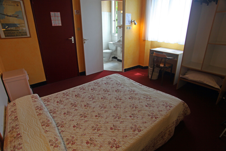 Bedroom 5, Le Saint Georges, Gard