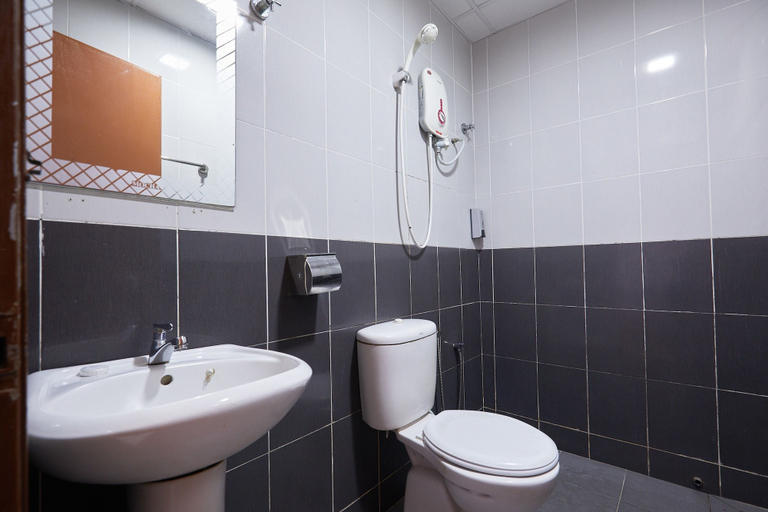 Bathroom 3, OYO 714 Arina Hotel, Hulu Langat