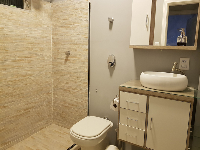 Bathroom, Leblon 2 Quartos 500 Metros da Praia, Rio de Janeiro