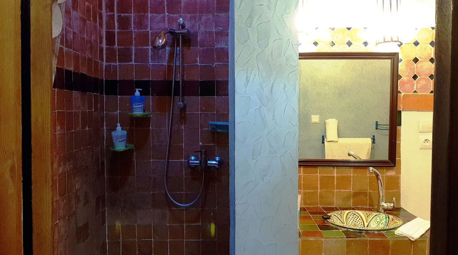 Bathroom 4, Riad Le Cheval Blanc, Safi