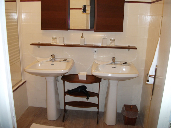 Bathroom 5, Maison de Marquay, Dordogne
