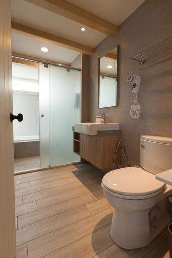 Bathroom 4, More Manor, Yilan