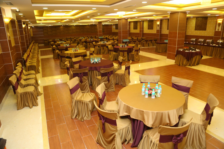 Food & Drinks 5, Raaj Bhaavan Clarks Inn Chennai, Kancheepuram