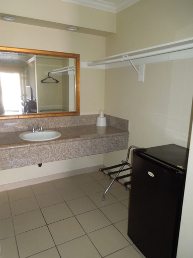 Bathroom 4, National Inn Garden Grove, Orange