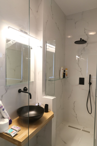 Bathroom 2, Triple A - Evripidou 36, Attica