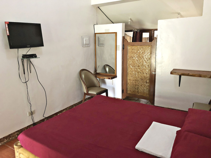 Bedroom 2, The Pelican's Resort, Lian