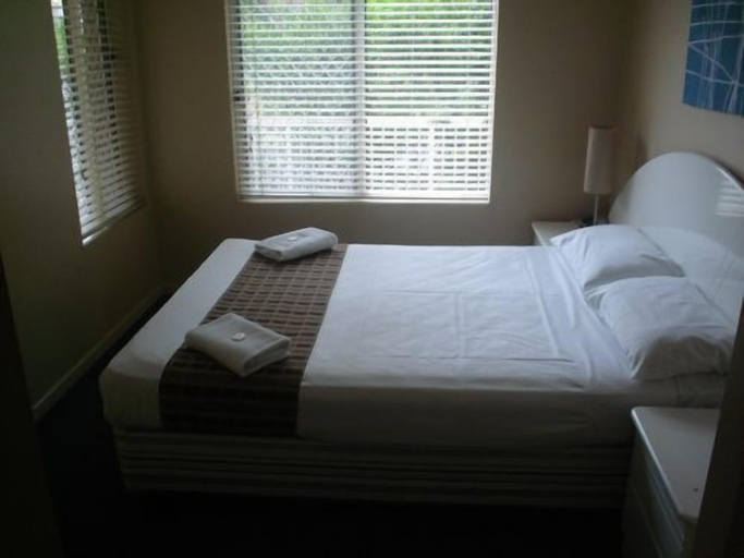 Bedroom 4, Budds Beach Apartments, Gold Coast