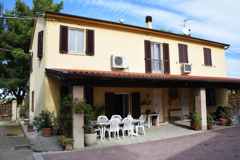 Exterior & Views 2, Agriturismo Al Rifugio DiVino, Ancona
