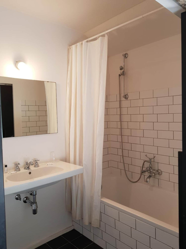 Bathroom 5, Hotel O Ieper, West-Vlaanderen