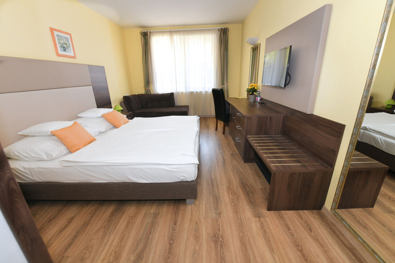 Bedroom 3, Hotel Jade - Ezüsthíd Hotel, Veszprém