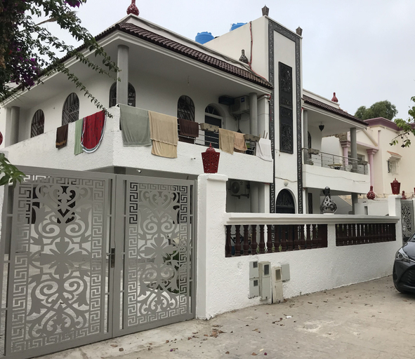Exterior & Views