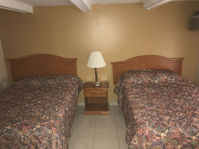 Bedroom 4, La Fontana Motel, Ocean