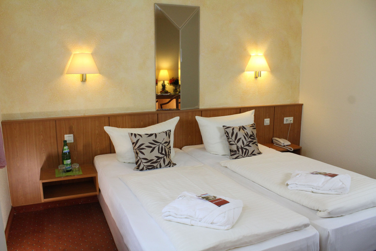 Bedroom 4, Hotel Weisser Schwan, Erfurt