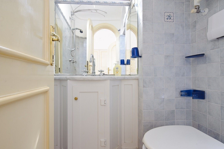 Bathroom 4, Casa Giorgia, Salerno