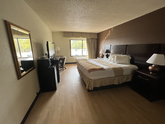 Bedroom 2, A Victory Inn - West Dearborn, Wayne