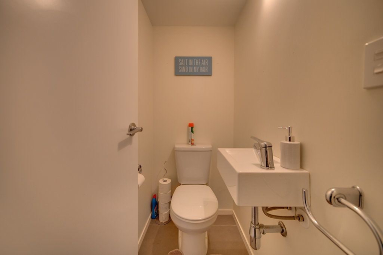Bathroom 3, Awesome 2 bed Cuba Apartment, Wellington