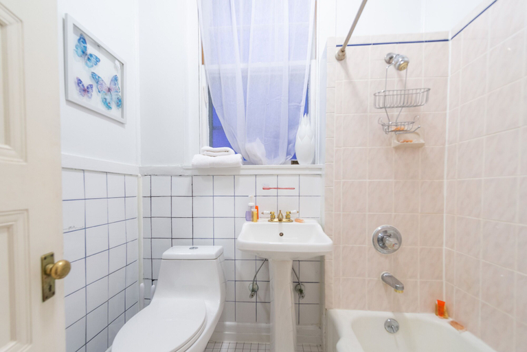 Bathroom, Pelicanstay in Boston Back Bay, Boston