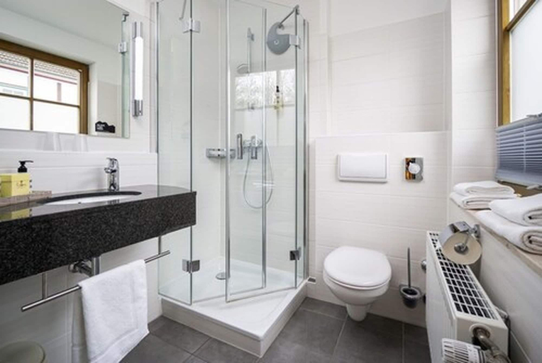 Bathroom 4, Hotel Grosse Klus, Schaumburg
