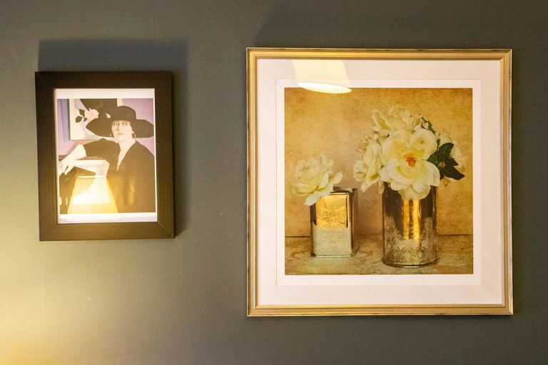 Food & Drinks, JOIVY Perfect Location! Charming Rose St Apt for Couples, Edinburgh