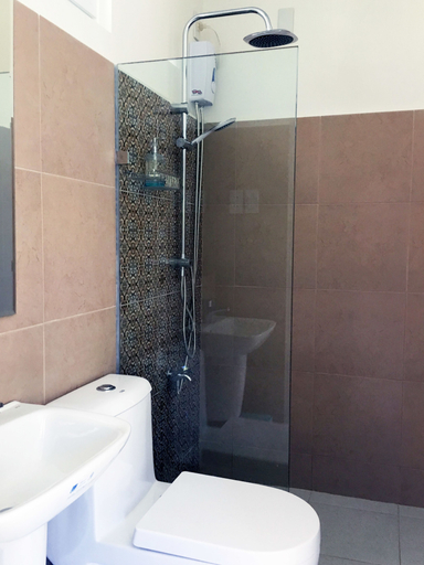 Bathroom 4, Kahanamoku Bed & Breakfast, Baler