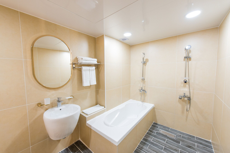 Bathroom 4, Fortuna Hotel, Tongyeong