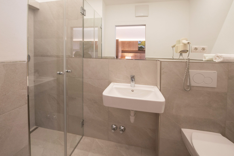Bathroom 4, Pension Sandhofer, Bolzano