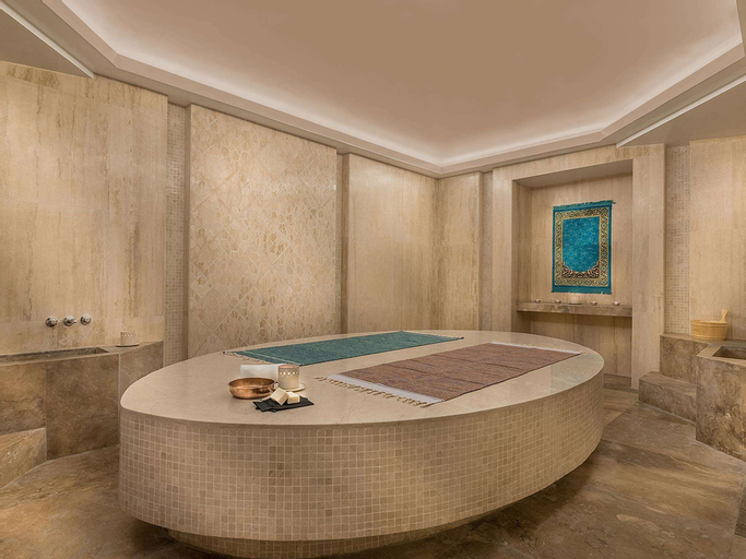 Bedroom 5, Discovery Primea, Makati City