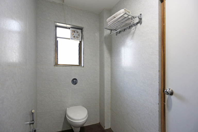 Bathroom, Hotel Satyan Inn, Ahmadnagar