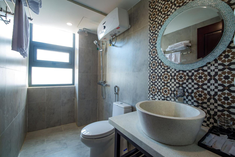 Bathroom 5, La An Homestay, Da Nang