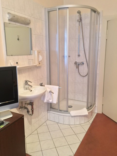 Bathroom 4, Hotel Benn, Berlin
