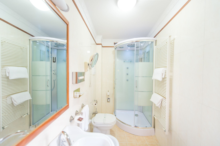 Bathroom 4, Strozzi Palace Hotel, Florence